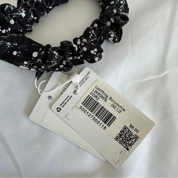 🆕⭐️ Lululemon Uplifting Scrunchie Reflective Crinkle Dust Alpine White - Picture 4 of 6